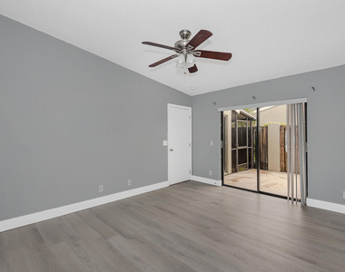 161 Meadows Drive - Photo Thumbnail 10