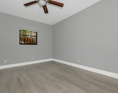 161 Meadows Drive - Photo Thumbnail 14
