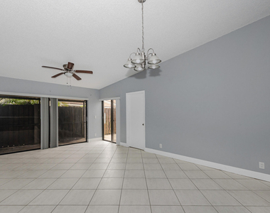 161 Meadows Drive - Photo Thumbnail 5