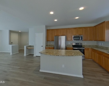 40086 W Bonneau Street - Photo Thumbnail 4