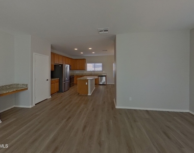 40086 W Bonneau Street - Photo Thumbnail 1