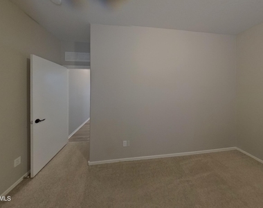 40086 W Bonneau Street - Photo Thumbnail 9