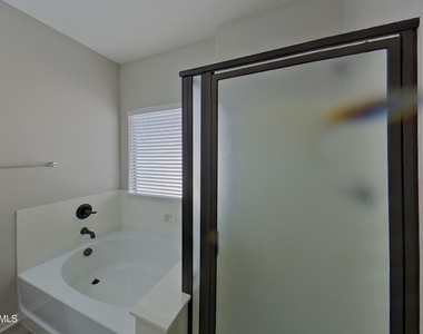 40086 W Bonneau Street - Photo Thumbnail 8