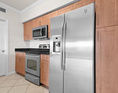 6556 Emerald Dunes Drive - Photo Thumbnail 7