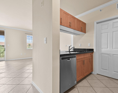 6556 Emerald Dunes Drive - Photo Thumbnail 8