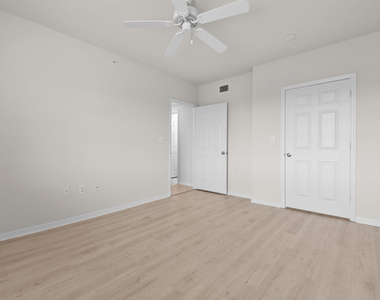 6556 Emerald Dunes Drive - Photo Thumbnail 11