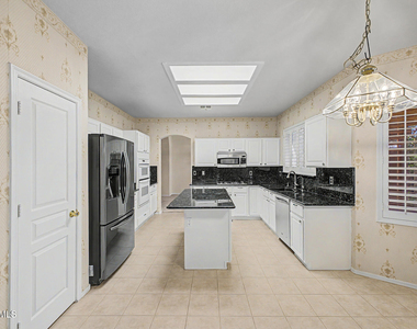 1722 E Samuel Drive - Photo Thumbnail 16