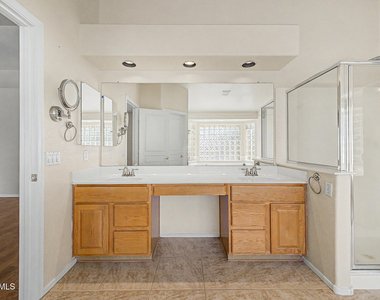 1722 E Samuel Drive - Photo Thumbnail 28