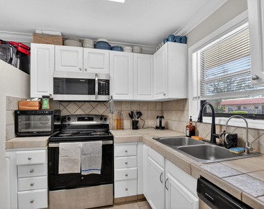 21895 Lake Forest Circle - Photo Thumbnail 4