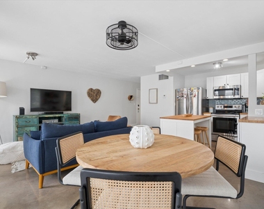 524 Orton Avenue - Photo Thumbnail 3