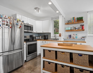 524 Orton Avenue - Photo Thumbnail 5