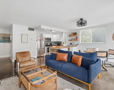524 Orton Avenue - Photo Thumbnail 2