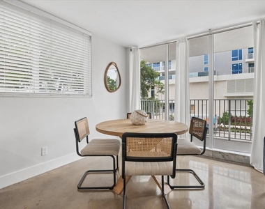 524 Orton Avenue - Photo Thumbnail 4