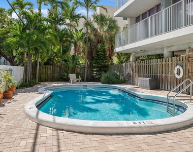 524 Orton Avenue - Photo Thumbnail 11