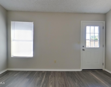 1313 N Avoca -- - Photo Thumbnail 7