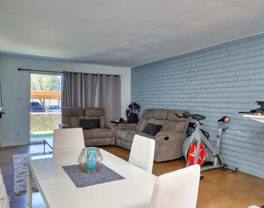 4354 N 82nd Street - Photo Thumbnail 3