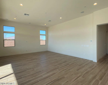 9273 W Country Club Trail - Photo Thumbnail 9