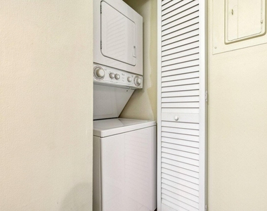618 Sea Pine Way - Photo Thumbnail 10