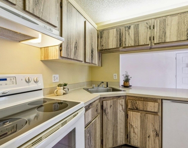 618 Sea Pine Way - Photo Thumbnail 11