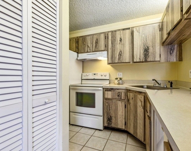 618 Sea Pine Way - Photo Thumbnail 8