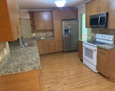 732 Se 11th Avenue - Photo Thumbnail 5