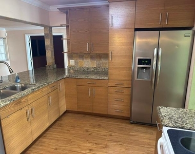 732 Se 11th Avenue - Photo Thumbnail 1