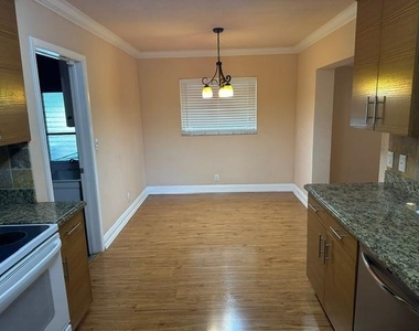 732 Se 11th Avenue - Photo Thumbnail 6