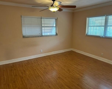 732 Se 11th Avenue - Photo Thumbnail 13