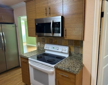 732 Se 11th Avenue - Photo Thumbnail 2