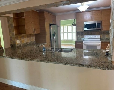 732 Se 11th Avenue - Photo Thumbnail 4
