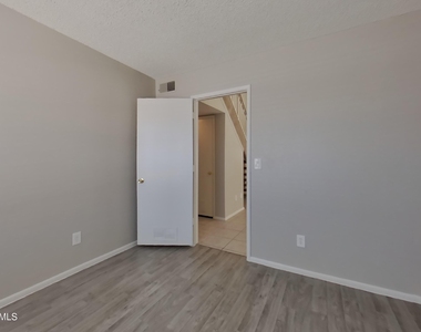 2206 W Monona Drive - Photo Thumbnail 10