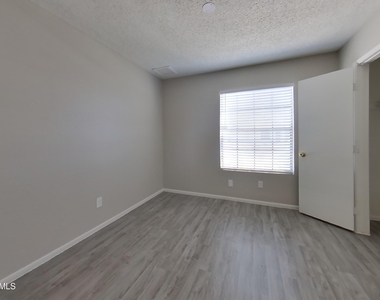 2206 W Monona Drive - Photo Thumbnail 9