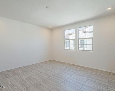 2669 S Peppertree Drive - Photo Thumbnail 7