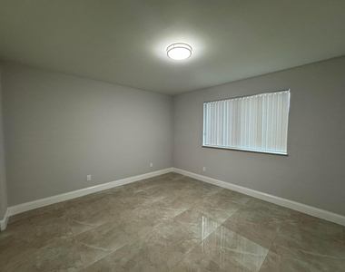 400 Ne 30th Street - Photo Thumbnail 14