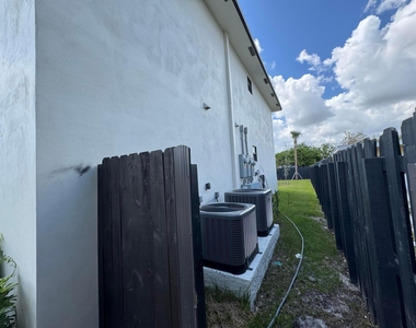 400 Ne 30th Street - Photo Thumbnail 1