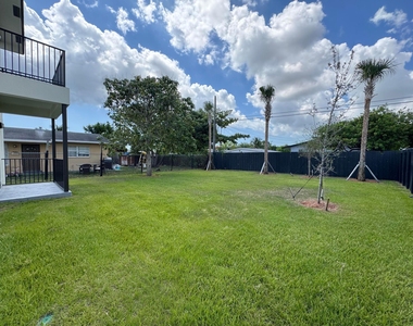 400 Ne 30th Street - Photo Thumbnail 2