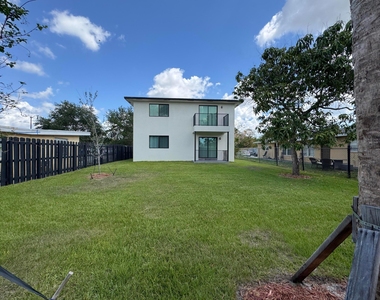 400 Ne 30th Street - Photo Thumbnail 3