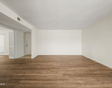 5227 N 24th Street - Photo Thumbnail 9