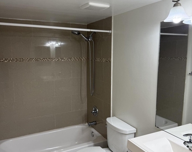 5520 Nw 61st Street - Photo Thumbnail 4