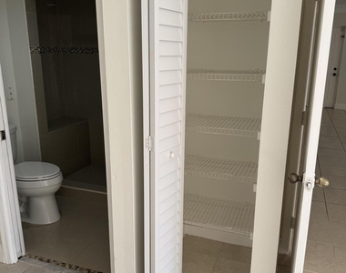 5520 Nw 61st Street - Photo Thumbnail 8
