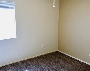 2791 E Terrace Avenue - Photo Thumbnail 8