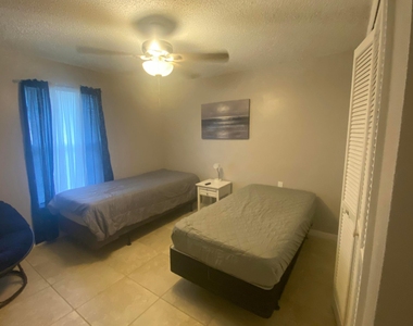9225 101st Avenue - Photo Thumbnail 10
