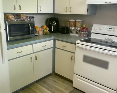 9225 101st Avenue - Photo Thumbnail 4