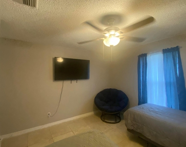 9225 101st Avenue - Photo Thumbnail 11