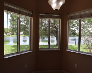 2202 Se 17th Avenue - Photo Thumbnail 8