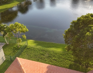 2202 Se 17th Avenue - Photo Thumbnail 2