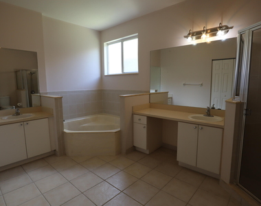 2202 Se 17th Avenue - Photo Thumbnail 12