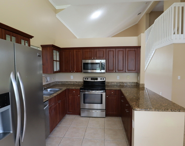 2202 Se 17th Avenue - Photo Thumbnail 7