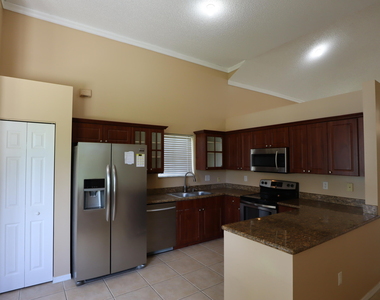 2202 Se 17th Avenue - Photo Thumbnail 6