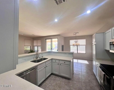 2821 E Tyson Street - Photo Thumbnail 8